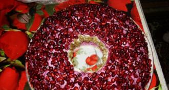Pomegranate Bracelet Salad with Chicken: Recipes