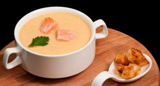 Крем суп лососевый. Крем суп из лосося. Рецепт финского супа из лисичек со сливками и форелью или красной рыбой